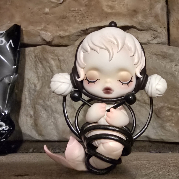 Skullpanda IMAGE OF REALITY "The Constraint" - Confirmed Figurine by Pop Mart - Picture 9 of 12